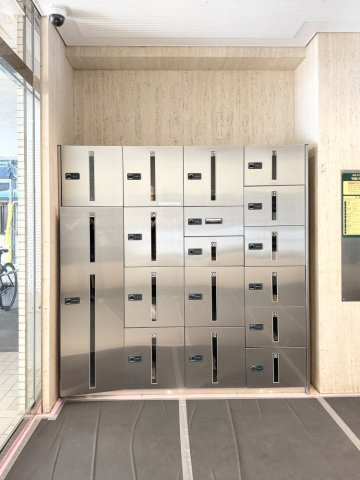藤沢ダイカンプラザの設備|荷物の受け取りに便利な宅配ボックスです。安心の防犯カメラ付き。