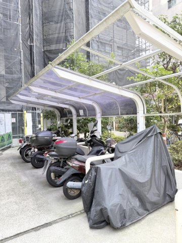 藤沢ダイカンプラザの駐輪場|敷地内バイク置場です。