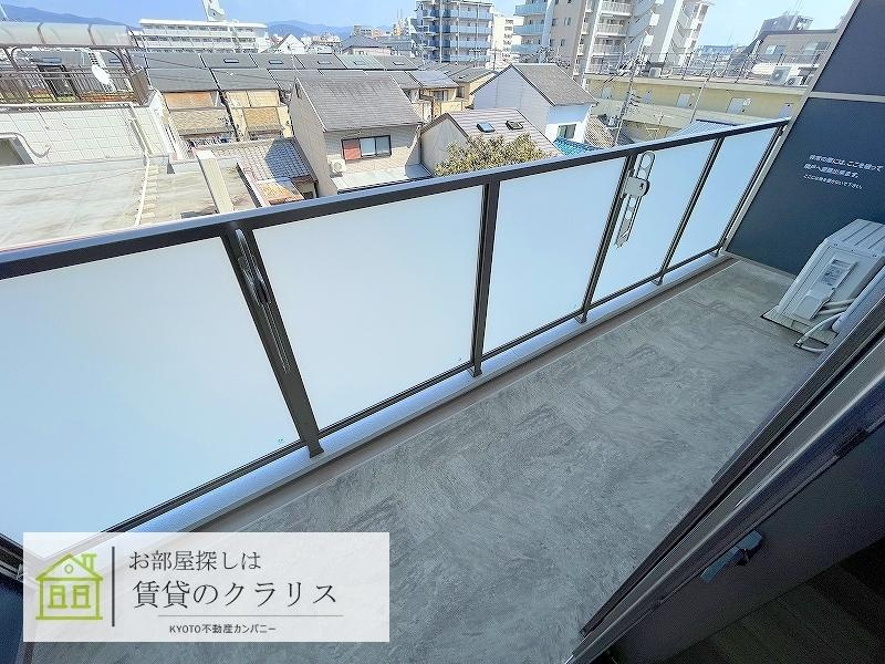 ラウレア西院のバルコニー