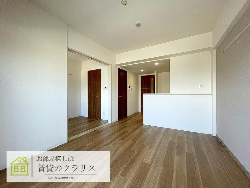 ラウレア西院の居間・リビング