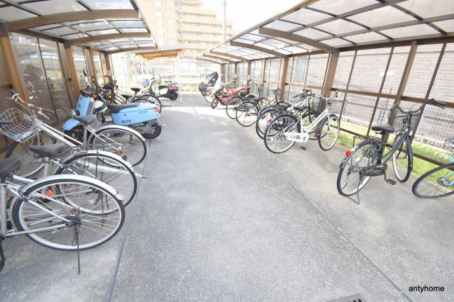 グランコート江坂　仲介手数料無料の駐車場