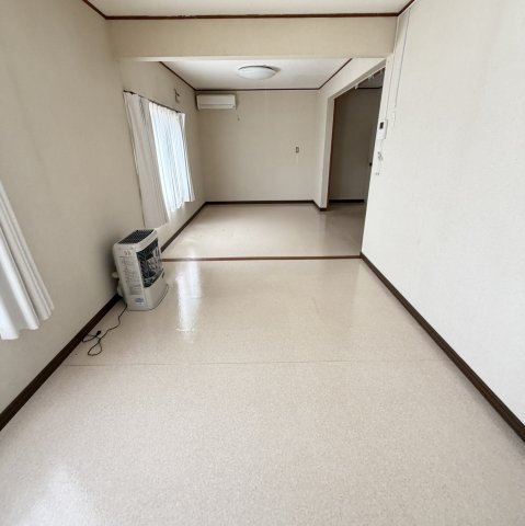 登別市片倉町4丁目28-2戸建の居間・リビング|使いやすい居間です