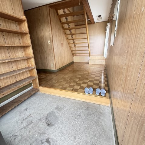登別市片倉町4丁目28-2戸建の玄関|シンプルで使いやすい玄関です