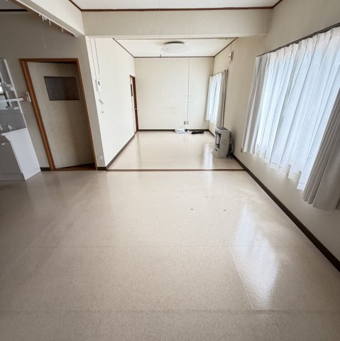 登別市片倉町4丁目28-2戸建の居間・リビング|ゆったり過ごせる居間です