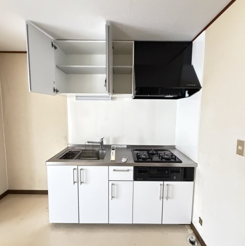 登別市片倉町4丁目28-2戸建のキッチン|コンパクトなキッチンで掃除もラクラク
