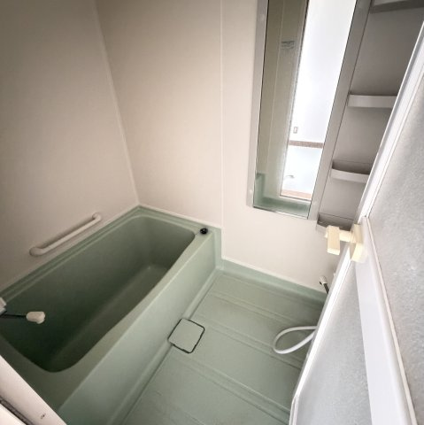 登別市片倉町4丁目28-2戸建の浴室|ゆったり過ごせるお風呂です