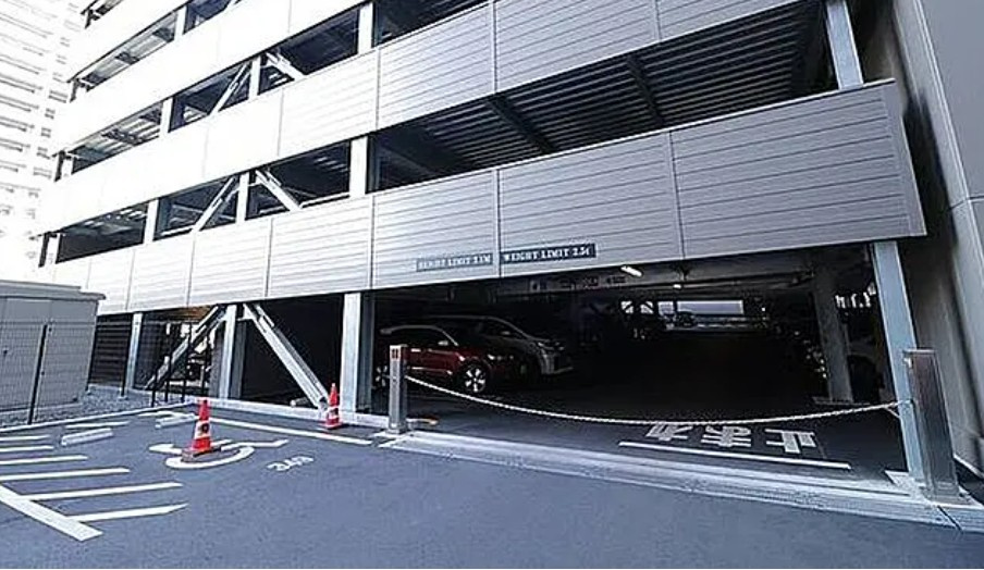 レーベンつくばＣＯＲＩＳの駐車場