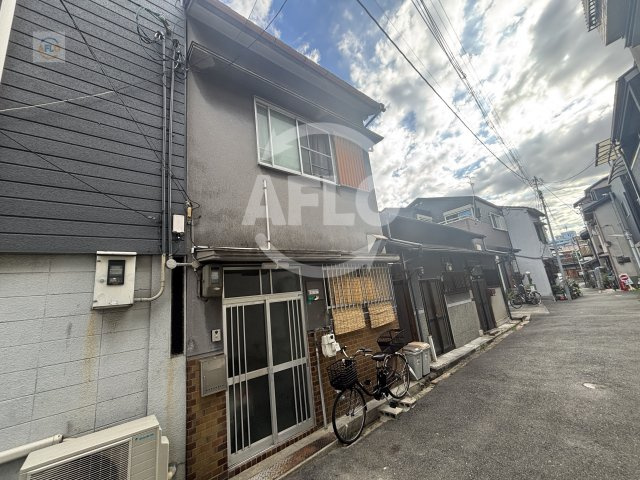 東成区大今里戸建てのエントランス