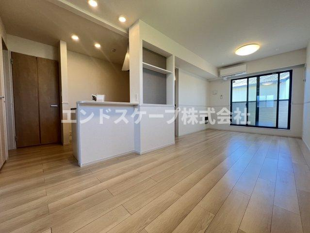 ハイウィローⅥの居間・リビング|高崎、前橋のお部屋探しはエンドスケープまで！お客様の理想お聞かせ下さい♪