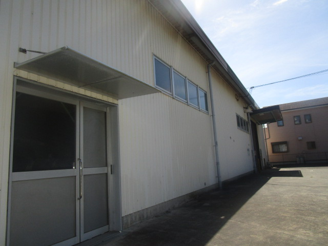中郡大磯町国府本郷の倉庫