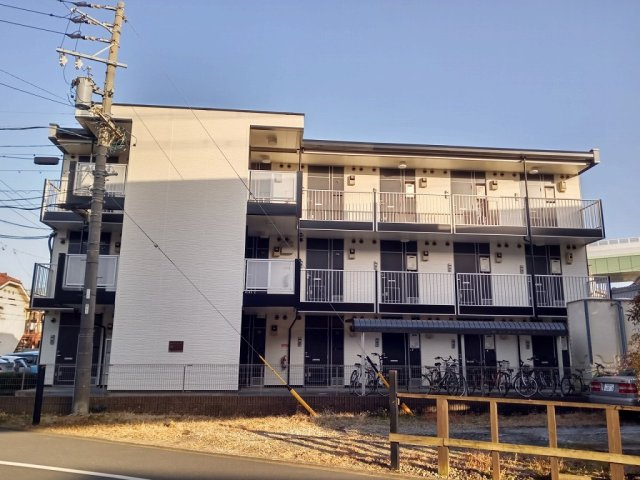 レオパレスメトロ六番町の外観