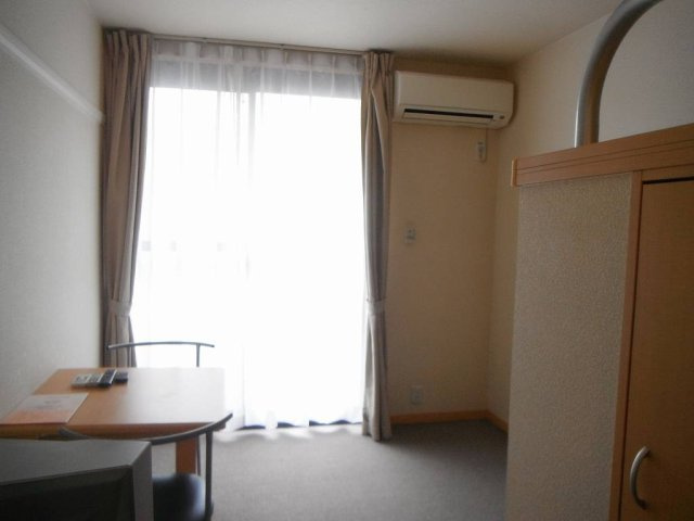 レオパレスメトロ六番町の居間・リビング