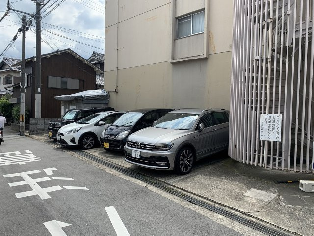 第二丸信ハイツの駐車場