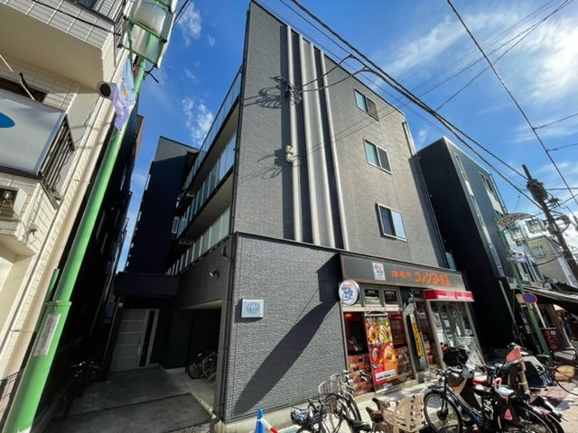レオネクストＮＹＴの外観|1階にコメダ珈琲があります。