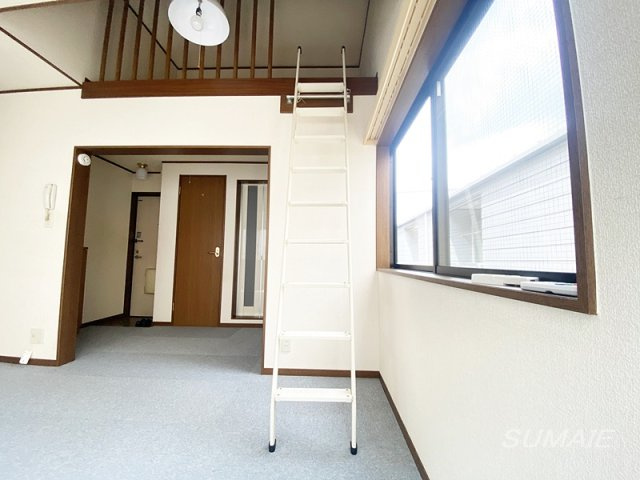 セレサコートの設備|ロフトへの階段です☆