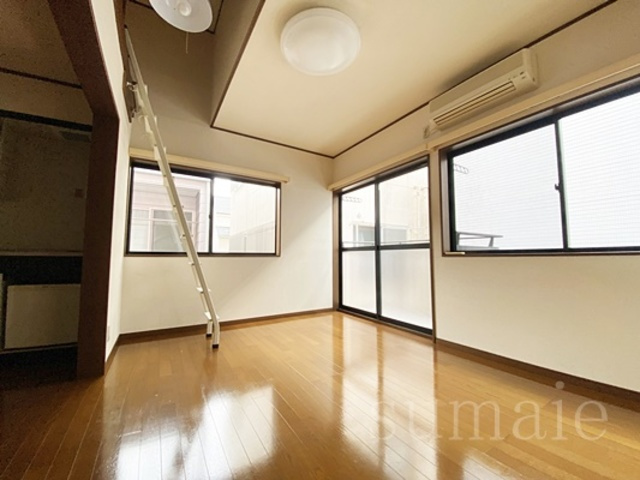 セレサコートの居間・リビング|明るいお部屋です☆