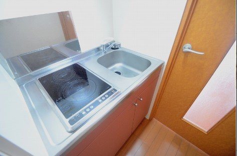 レオパレスシャルマンＳＡＫＡＭＯＴＯのキッチン|備品や設備仕様は号室等により異なります現地をご確認下さい。