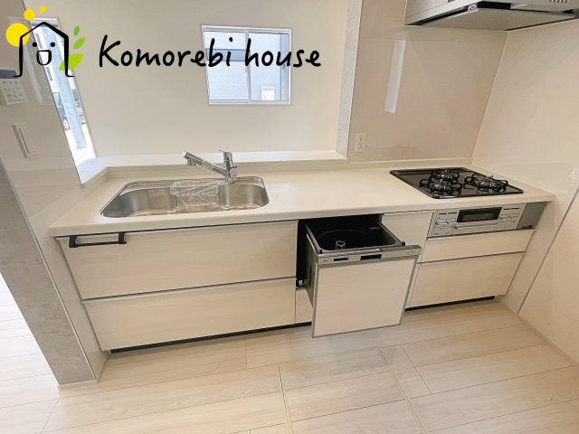 蓮田市関山3丁目　新築一戸建て　ブルーミングガーデン　01のキッチン|きれいなキッチンです