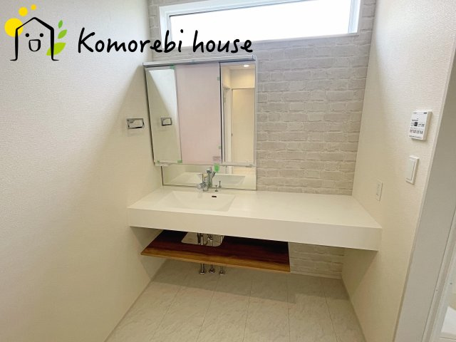 蓮田市関山3丁目　新築一戸建て　ブルーミングガーデン　01の独立洗面台|使いやすい独立洗面台です
