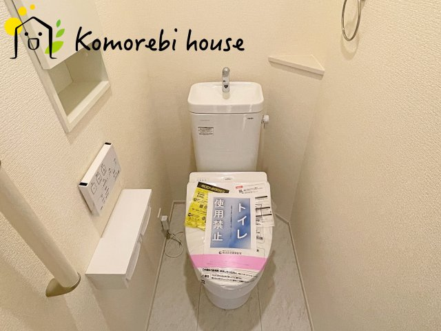 蓮田市関山3丁目　新築一戸建て　ブルーミングガーデン　01のトイレ