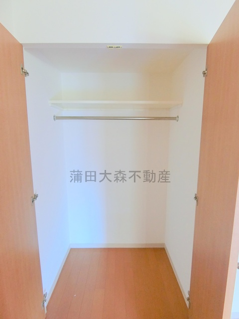 グランハイツ南雪谷の収納|洋室5帖の収納　クローゼット