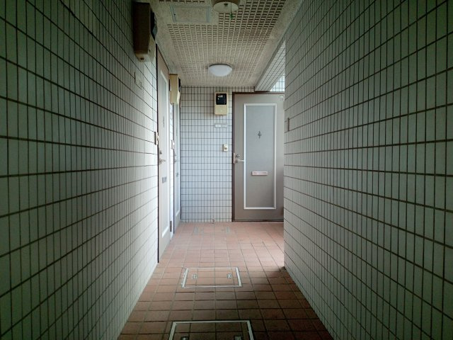 川崎市多摩区菅城下の賃貸マンションのロビー
