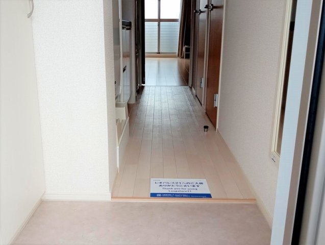 クレイノコンフォールの玄関