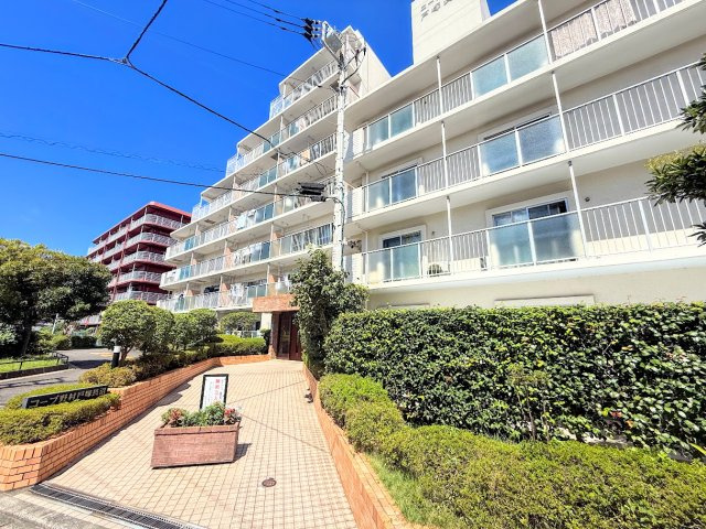 コープ野村戸塚長沼の外観|◆リフォーム済みでのお引渡しなので、即ご入居可能です。家具の配置や色など決めやすくスムーズにお引越しできます。