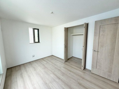 【洋室】 | 山本町５丁102　新築一戸建 | ３ＬＤＫの暮らしやすいお住まい☆お子様のお部屋や趣味のお部屋もご用意いただけます♪