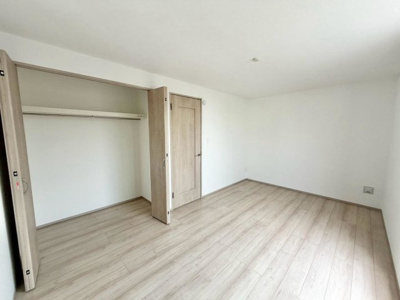 【収納】 | 山本町５丁102　新築一戸建 | クローゼットにはハンガーパイプが付いているので、洋服も綺麗に収納できますね