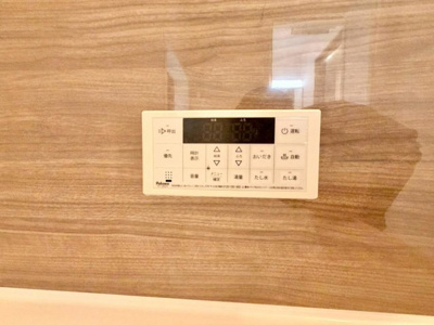 【発電・温水設備】 | 山本町５丁102　新築一戸建 | 追いだき機能付いていますので、いつでも温かいお風呂で疲れを癒せますよ一坪以上の浴室でのびのび一日の疲れを癒して下さいね