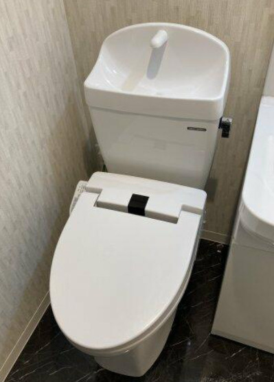 杉並区上井草２丁目のアパートのトイレ|落ち着いた色調のトイレです