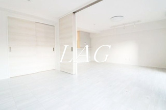 【居間・リビング】 | 府中フラワーハイホーム | 洋室のお部屋です。