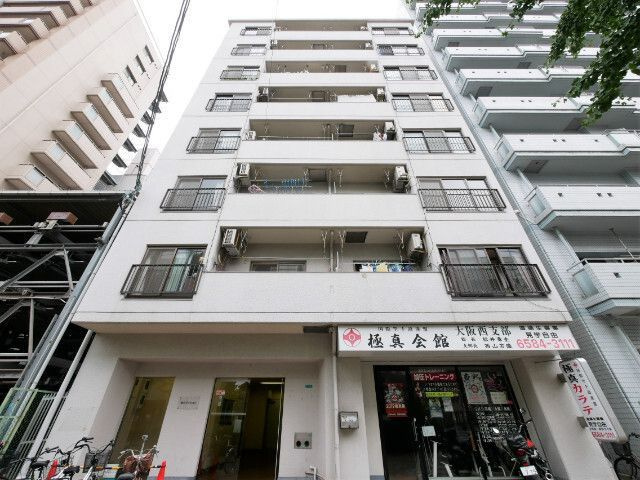 菊川マンションのエントランス