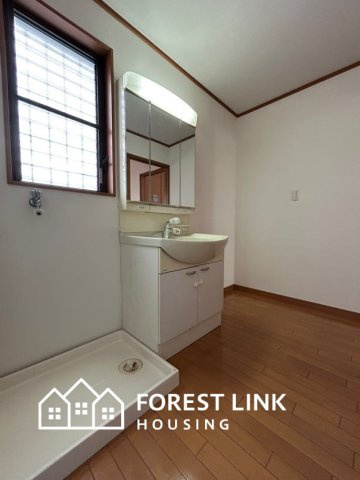 八尾市山本町北5丁目中古戸建の洗面所