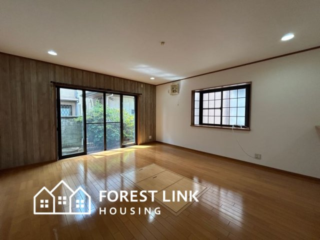 八尾市山本町北5丁目中古戸建の居間・リビング