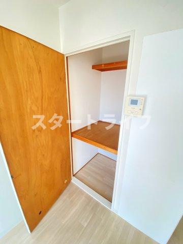 大阪市東淀川区淡路５丁目の賃貸マンションの収納