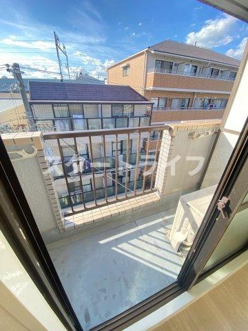 大阪市東淀川区淡路５丁目の賃貸マンションのバルコニー