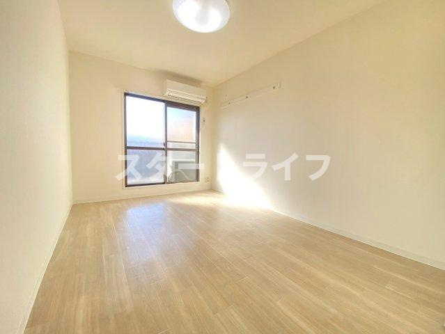 大阪市東淀川区淡路５丁目の賃貸マンションの居間・リビング