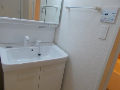 【洗面所】 | シャレード | 忙しい朝には欠かせない洗面所です