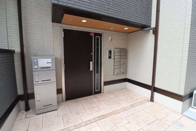 アヴァンスコート壱番館のエントランス
