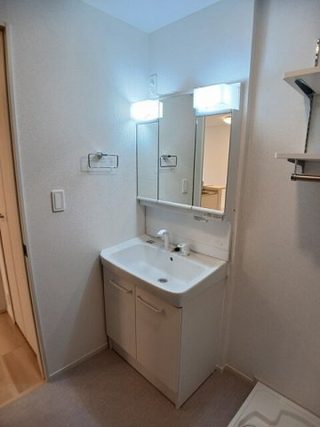 【洗面所】 | イオフェリーチェ | 脱衣スペースもあります