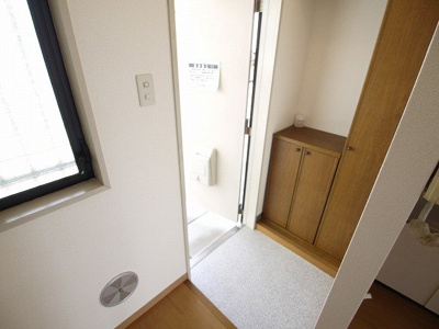 【玄関】 | レモンハイツ | 明るい玄関です