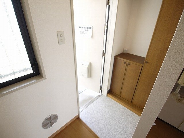 【玄関】 | レモンハイツ | 明るい玄関です