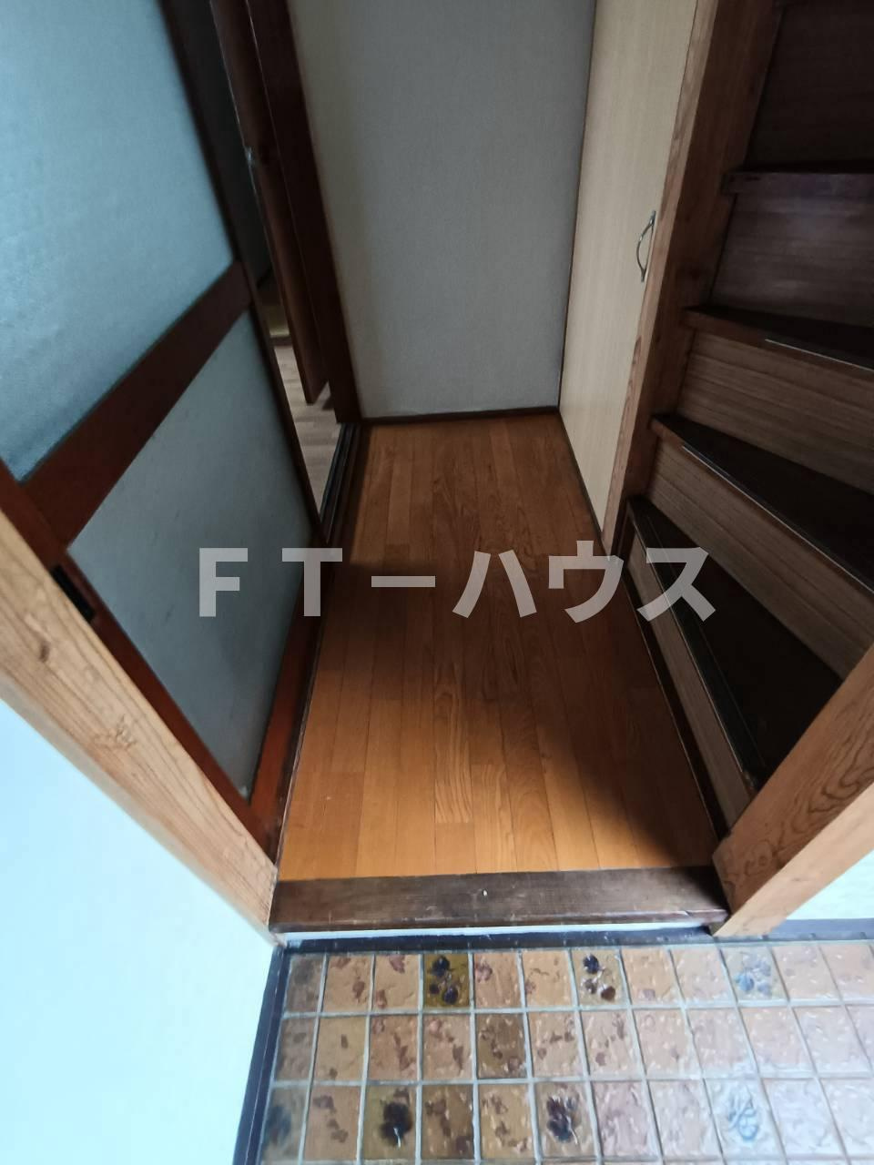 高塚新田R1貸家の玄関
