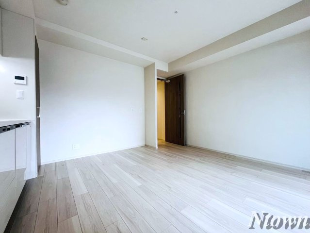 【居間・リビング】 | プレサンスジェネ新栄町駅前葵 | こちらのリビングで趣味の時間をお楽しみください