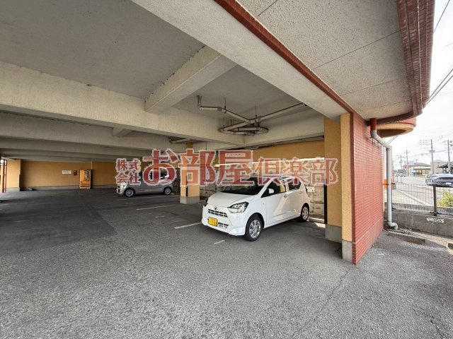 コーポラス坂井の駐車場|駐車場に車を止められます