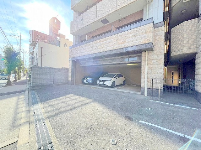プレサンス新大阪ヴィガの駐車場