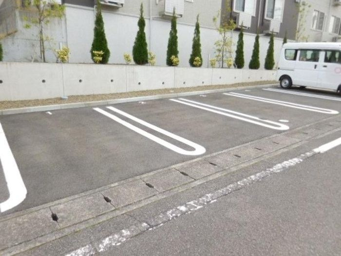 カサデコリーナの駐車場