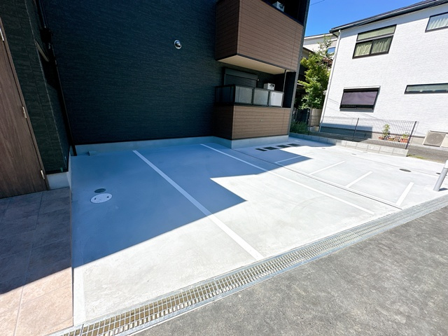 【駐車場】 | Louis Apartment 吹田東リバーパーク
